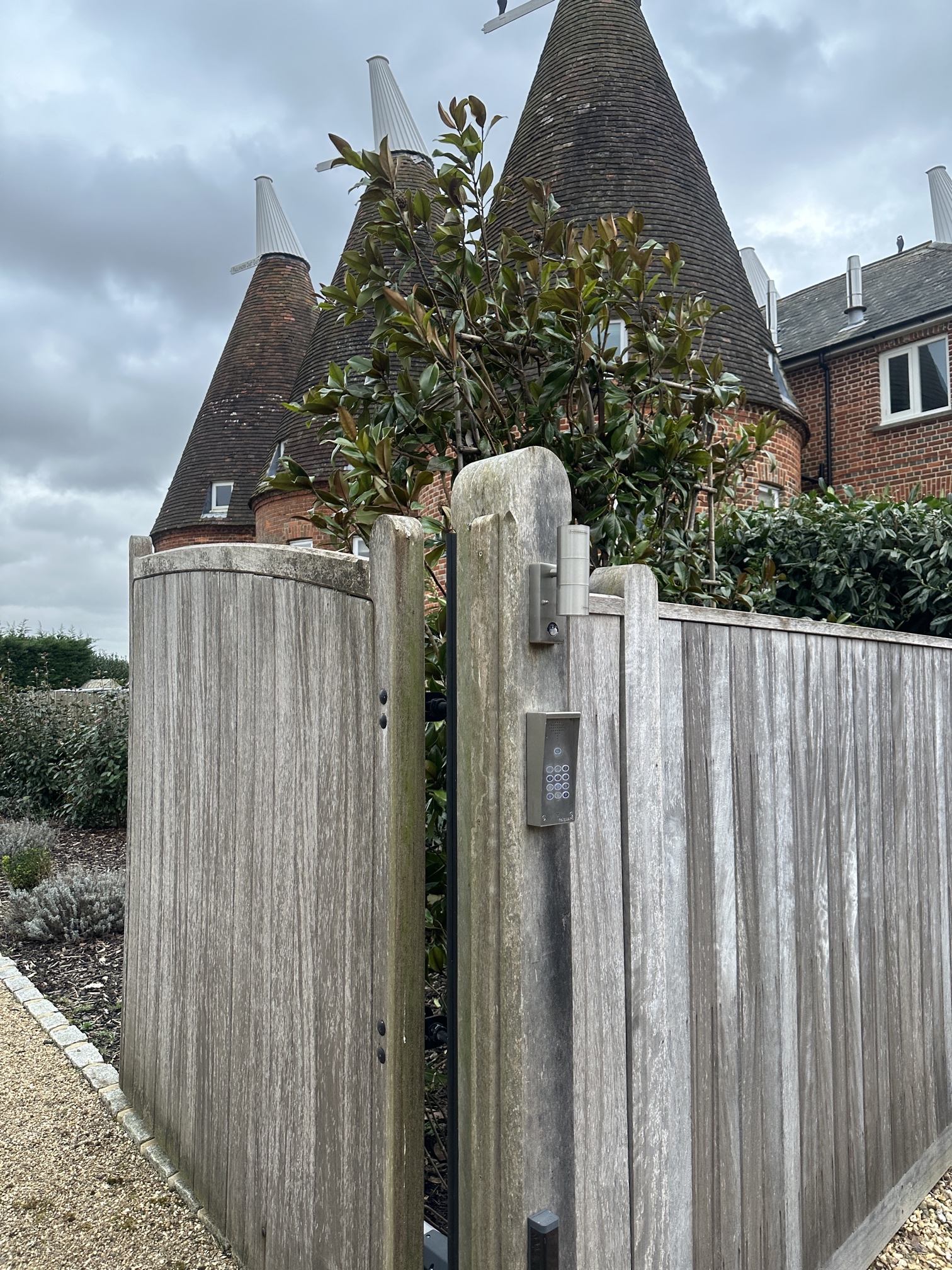 Up Down light On Gate post shining on Gate Entry system